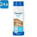 Eine Flasche Fresubin Energy Drink Cappuccino. Oben links ist ein blaues Viereck mit der Aufschrift 