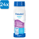 Eine Flasche Fresubin Energy Drink Waldfrucht. Oben links ist ein blaues Viereck mit der Aufschrift 